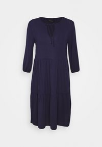 Mörklila midi-klänning med 3/4 ärmar, uppsamlande volanger och en nyckelhålskrage knuten med en rosett.