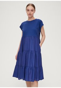 s.Oliver MIT VOLANTS - Sukienka letnia