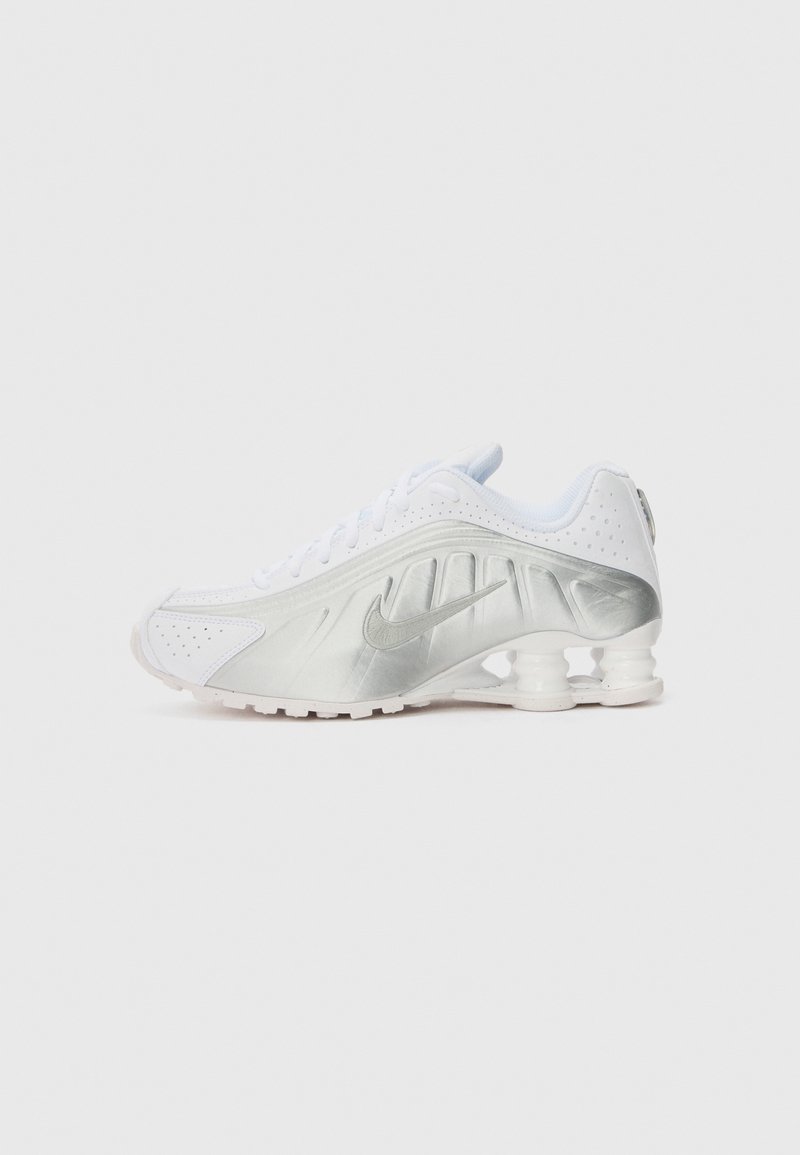 Nike Sportswear - SHOX R4 - Sneakers basse - white/metallic silver/crimson, Ingrandire