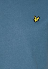 Lyle & Scott PLAIN - Paprasti marškinėliai - skipton blue