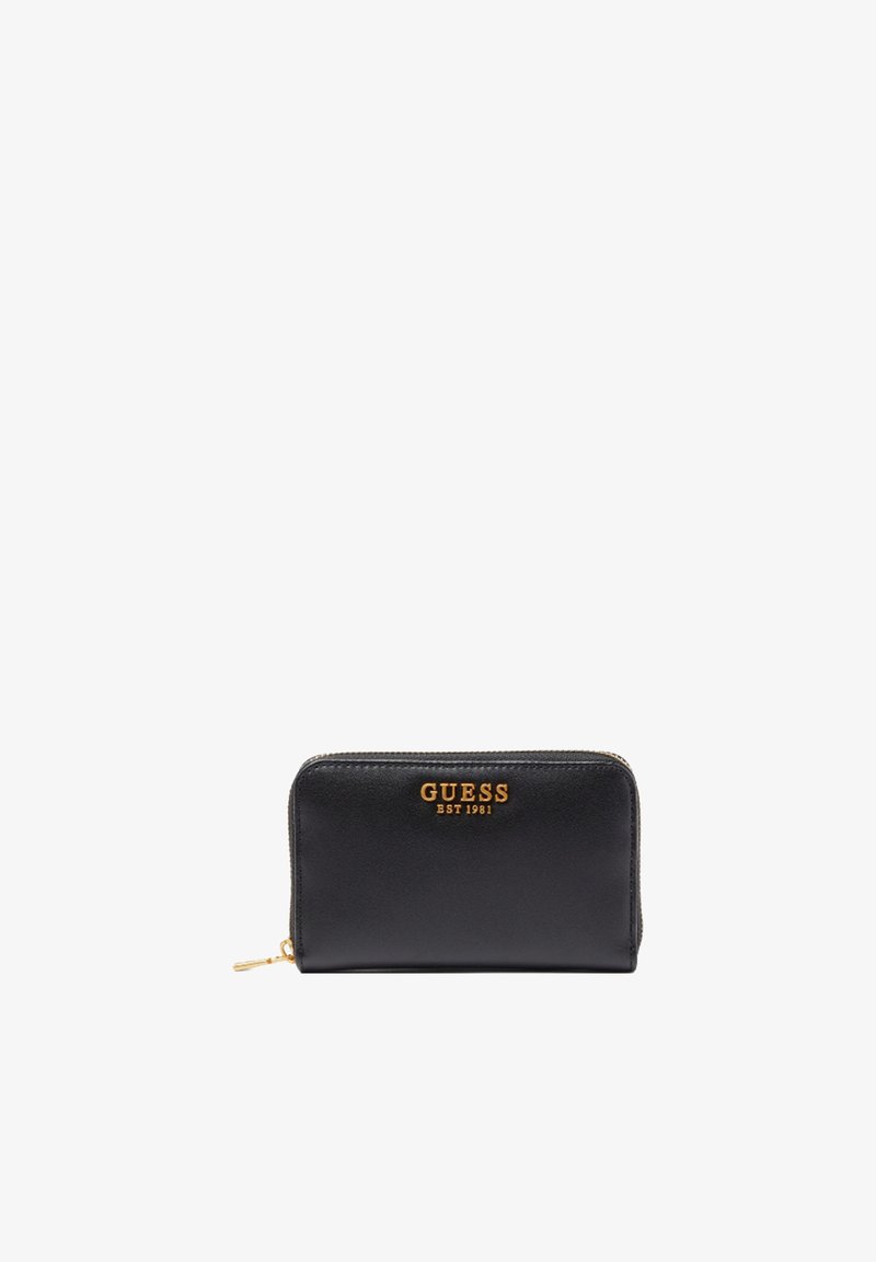 Portefeuille zippé en cuir noir avec le logo doré "GUESS EST 1981", de forme rectangulaire slim, texture lisse et détails cousus.