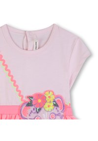 Ανοιχτό ροζ κοντομάνικο φόρεμα με πολύχρωμο ανάγλυφο σχέδιο λουλουδιών και παγιέτες, με αντιθετική νεον ζιγκ ζαγκ ραφή και βολάν στο τελείωμα.