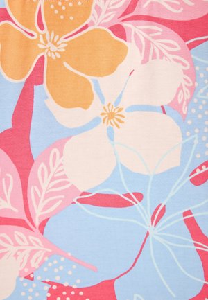 Blomsterstof med store pink og orange blomster samt blå og pink blade mod en lys blå baggrund. Blød tekstur.