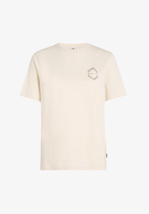 Kreemikirjaga puuvillane T-särk lühikeste varrukatega, ümmarguse kaelusega ja rinnal on graafiline logo, millel on sakilised servad.