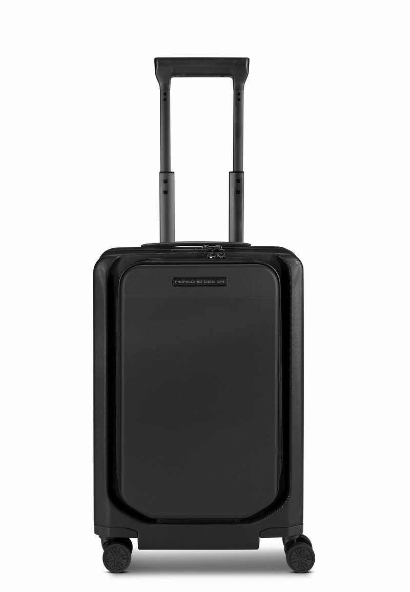 Maleta rígida negra de forma rectangular. Cuenta con un asa telescópica, ruedas de desplazamiento suave y un diseño minimalista.