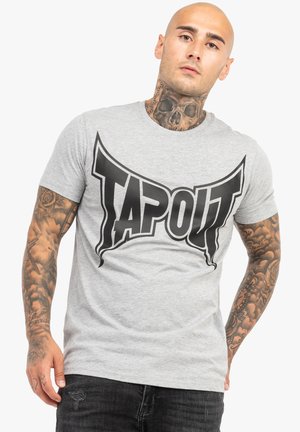 Grå kortærmet t-shirt med et stort sort "TAPOUT" logo på forsiden. Klassisk pasform, lavet af blødt bomuldsstof.