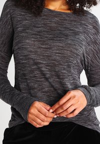 OPUS Langarmshirt - anthracite