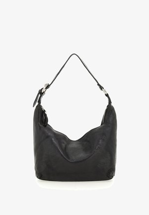 Borsa a tracolla in pelle nera con un design morbido, parte superiore curva e manici corti. Presenta una chiusura a zip superiore e una superficie texturizzata.