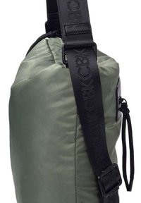 KCB PUFFY MEDIUM - Bandolera - Green khaki