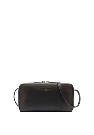 Schwarze Lederhandtasche in rechteckiger Form, mit glatter Oberfläche, Reißverschluss in Goldoptik und abnehmbarem Schultergurt; Logo auf der Vorderseite geprägt.