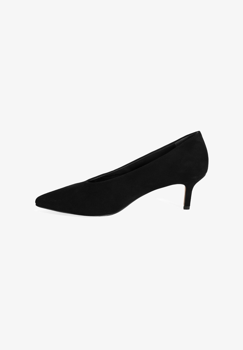 Schwarze Wildleder-Pumps mit hohen Absätzen und spitzer Zehenpartie, schlankem Absatz und glatter Textur. Minimalistisches Design ohne sichtbare Muster oder Akzente.