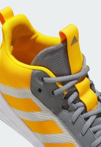 adidas Performance OWNTHEGAME  - Sneakers basse - orbit grey   crew yellow   grey three