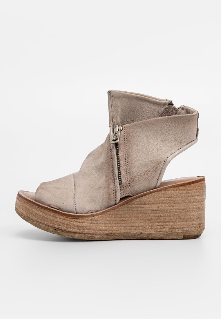 a.s.98 Sandalen met enkelbandjes beige a.s.98 Sandalen met enkelbandjes beige