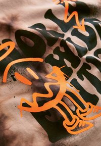 Next RELAXED FIT SHORT SLEEVE GRAPHIC STANDARD - T-Shirt print - brown tie dye back print