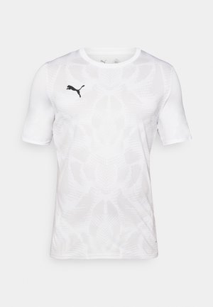 Valge sportlik t-särk lühikeste varrukatega, millel on peen mustriga ja must Puma logo vasakul rinnal. Sile tekstuur, ümar kaelus.