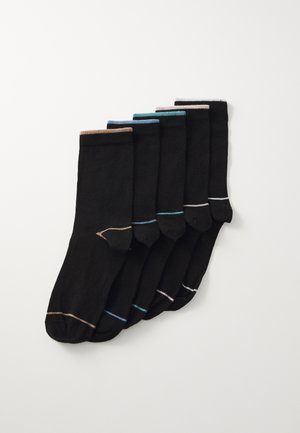 Conjunto de meias negras com cinco pares, apresentando punhos de cores contrastantes em bege, azul, azul-claro e branco. Textura de malha suave.