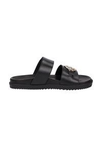 Sandales noires avec deux larges sangles plates. Matériau texturé avec un accent métallique. Semelle intérieure ergonomique et semelle robuste avec une bonne adhérence.