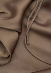 Reiss Pidulikud riided - mink