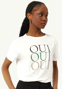 comma MIT STRASSAPPLIKATION - Print T-shirt - weiß