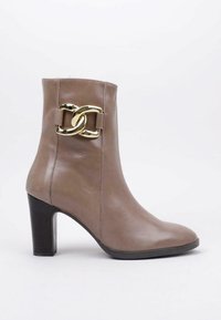 Sandra Fontán LUSIAL - Bottines à talons hauts - beige