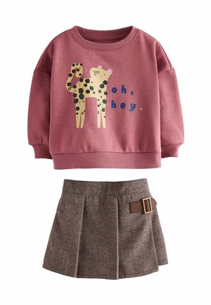 SET - Shorts - berry red