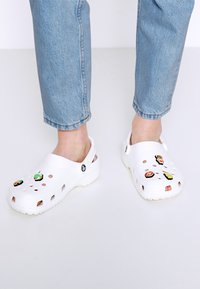 Crocs JIBBITZ SUPER MARIO 5 PACK UNISEX - Andre accessories - multi-coloured