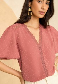 Love & Roses DOBBY FLUTTER SLEEVE REGULAR FIT - Bluse - pink