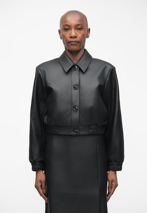 BROOM - Bombertakki - black