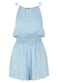 Une combinaison bleu clair avec des pois blancs, taille smockée élastique et bretelles réglables. Fabriquée en tissu doux et léger.