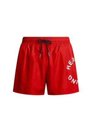 Raudoni maudymosi šortai, pagaminti iš lengvos medžiagos, su juodu raiščiu, šone puikuojasi žodis "RAUDONA" baltomis raidėmis.
