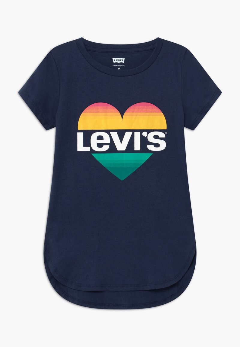 T-shirt Levi's bleu marine à manches courtes et ourlet arrondi, avec un cœur rayé multicolore et le logo Levi's blanc à l'avant.