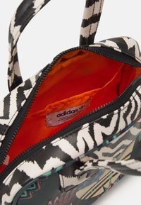 adidas Originals X FARM RIO BOWLING BAG - Kézitáska - multicolor