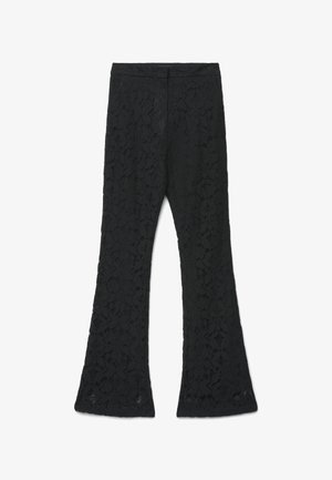 Pantalon en dentelle noire à motif floral avec jambes évasées, présenté à plat sur un fond blanc.