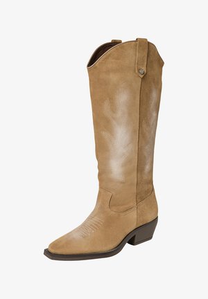 Ljusbrun mocka cowboystövel med spetsig tå, knähöjd design, dekorativa sydda mönster i form av flammor och en låg klack.