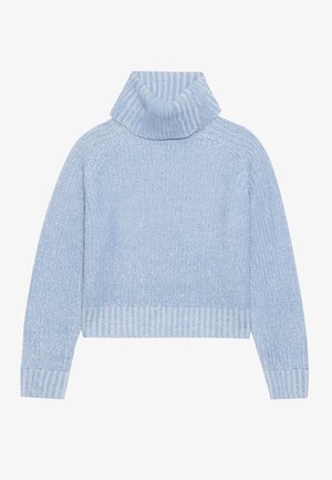 Pull en tricot bleu clair avec un col roulé haut à côtes, des manches longues et une coupe courte. Matière texturée avec des variations de couleur subtiles.