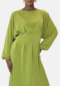 Elara ABAYA - Vestito lungo - grün
