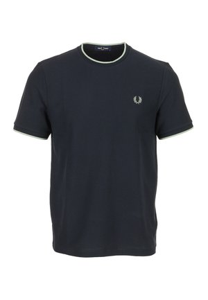 T-shirt a maniche corte blu navy con bordi verde chiaro sul colletto e sulle maniche, piccolo logo di corona d'alloro ricamato sul petto.