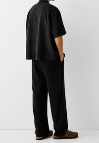 Bershka Tygbyxor - black