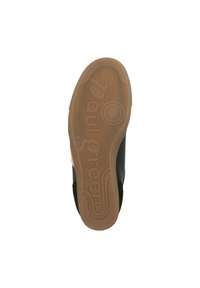 Suela de zapatilla negra con goma texturizada, que presenta la marca 'Paul Green' y un patrón de tracción marrón para agarre y durabilidad.