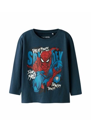 Blå langærmet skjorte i blød bomuld med et Spider-Man grafik. Har tekst og kraftige farver: røde, blå og hvide accenter.