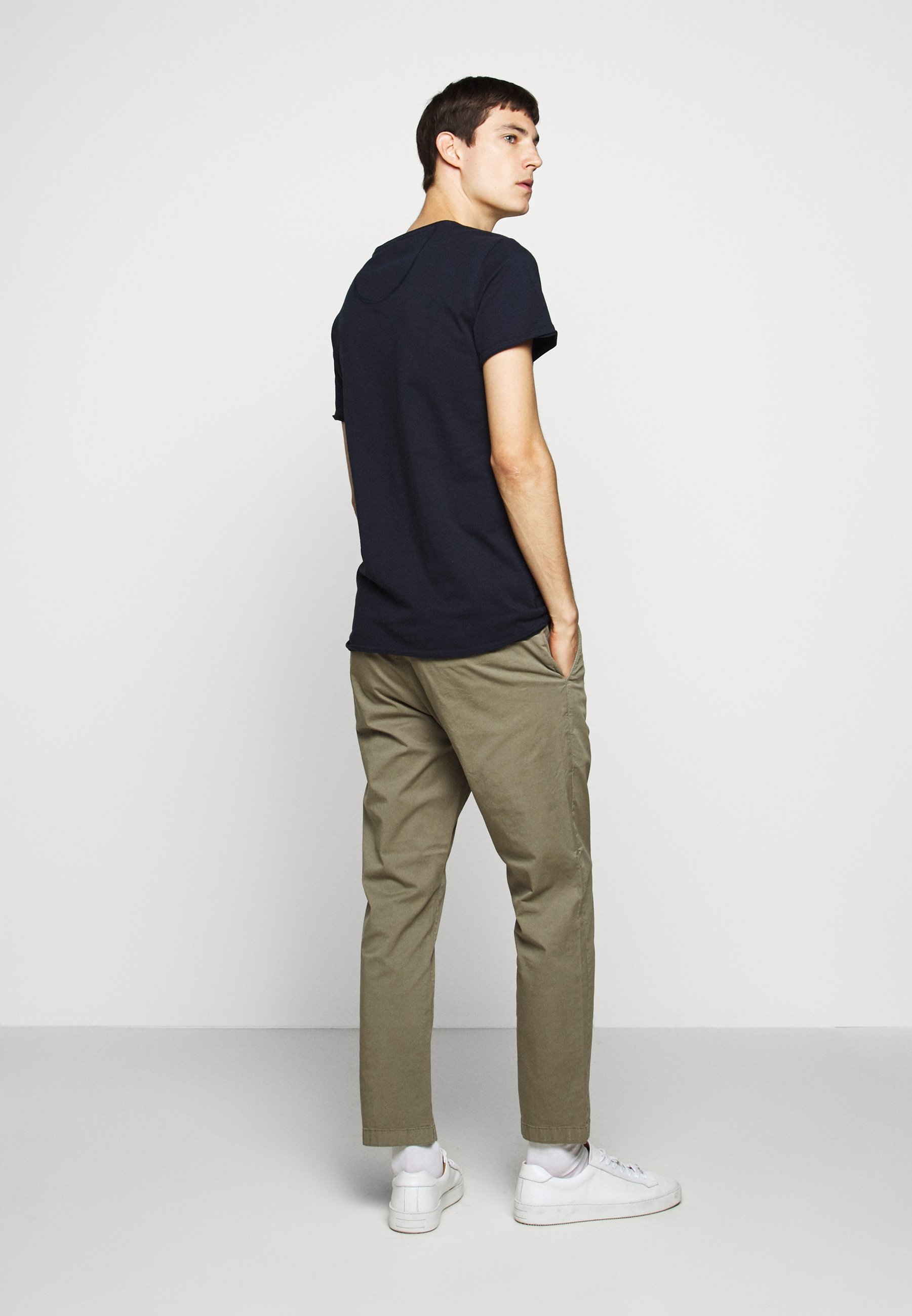 DRYKORN KENDRICK T shirt basic navy Zalando.nl Tigha QUENTIN Leren jas black Zalando.nl