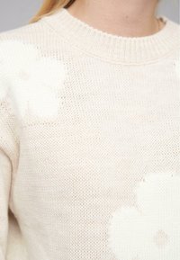 Cloud 5ive CREWNECK WITH FLOWERS - Pulover - beige