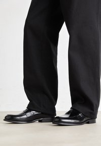 LOAFER - Sapatos slip-on elegantes - black