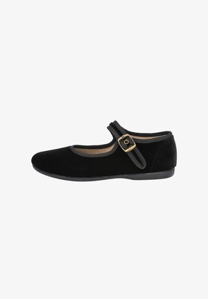 Zapato Mary Jane de terciopelo negro con correa ajustable y hebilla dorada, punta redondeada, forro interior suave y suela de goma plana.