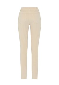 Beige slim-fit bukser med baglommer og bæltestropper, vist bagfra på en hvid baggrund.
