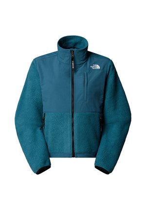 Türkise Jacke mit einer Mischung aus glattem Stoff und flauschigem Fleece. Hoher Kragen, Reißverschluss vorne und seitliche Taschen. Mit einem Logo versehen.