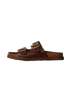 Sandale mule marron avec deux brides réglables à boucle et une semelle en liège, présentée de profil sur fond blanc.