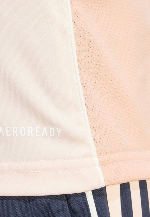 TIRO25C - Club wear3