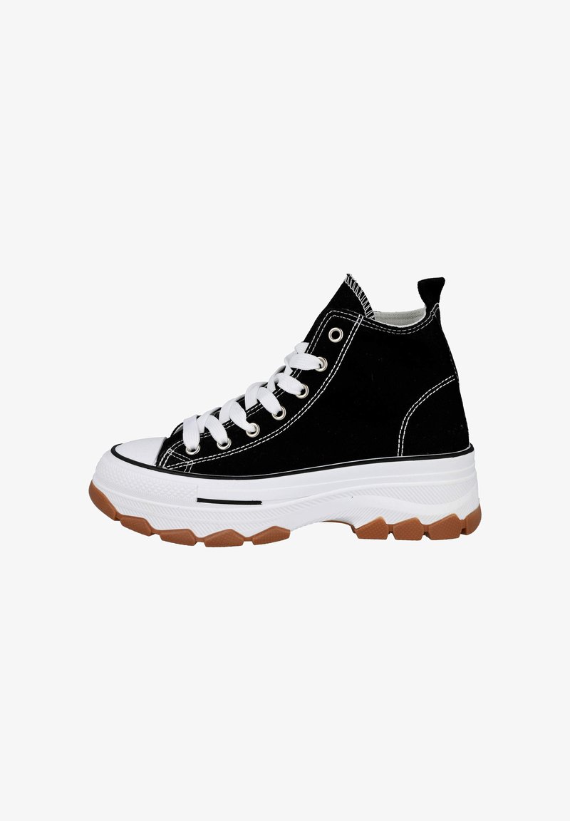 Zapatilla alta negra con cordones blancos, entresuela blanca, suela gruesa y resistente de color marrón, y detalles de costura en blanco.
