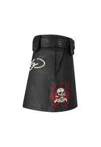 Zwarte nep leren kilt met zilverkleurige details, voorzien van een wit logo en rode schedelborduursel met een "GLORY" banner accent. Middellange uitvoering.